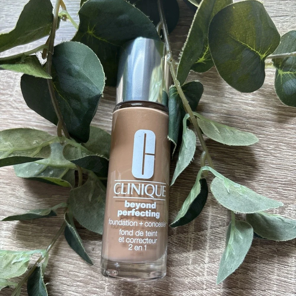 Clinque Beyond Perfecting Foundation + Concealer CN 90 Sand 1oz